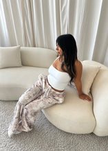 Load image into Gallery viewer, The Camo Sweatpants (Light Camo)