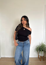 Load image into Gallery viewer, Romie Off the shoulder Top (Black)
