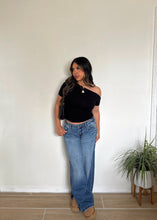 Load image into Gallery viewer, Romie Off the shoulder Top (Black)
