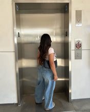 Load image into Gallery viewer, Cora Barrel Jeans
